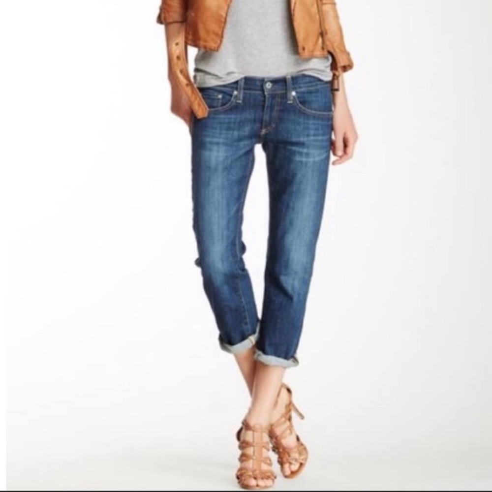 The tomboy crop: relaxed straight crop Jean